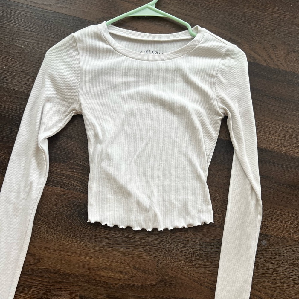 White crop, long sleeve, Aeropostale
